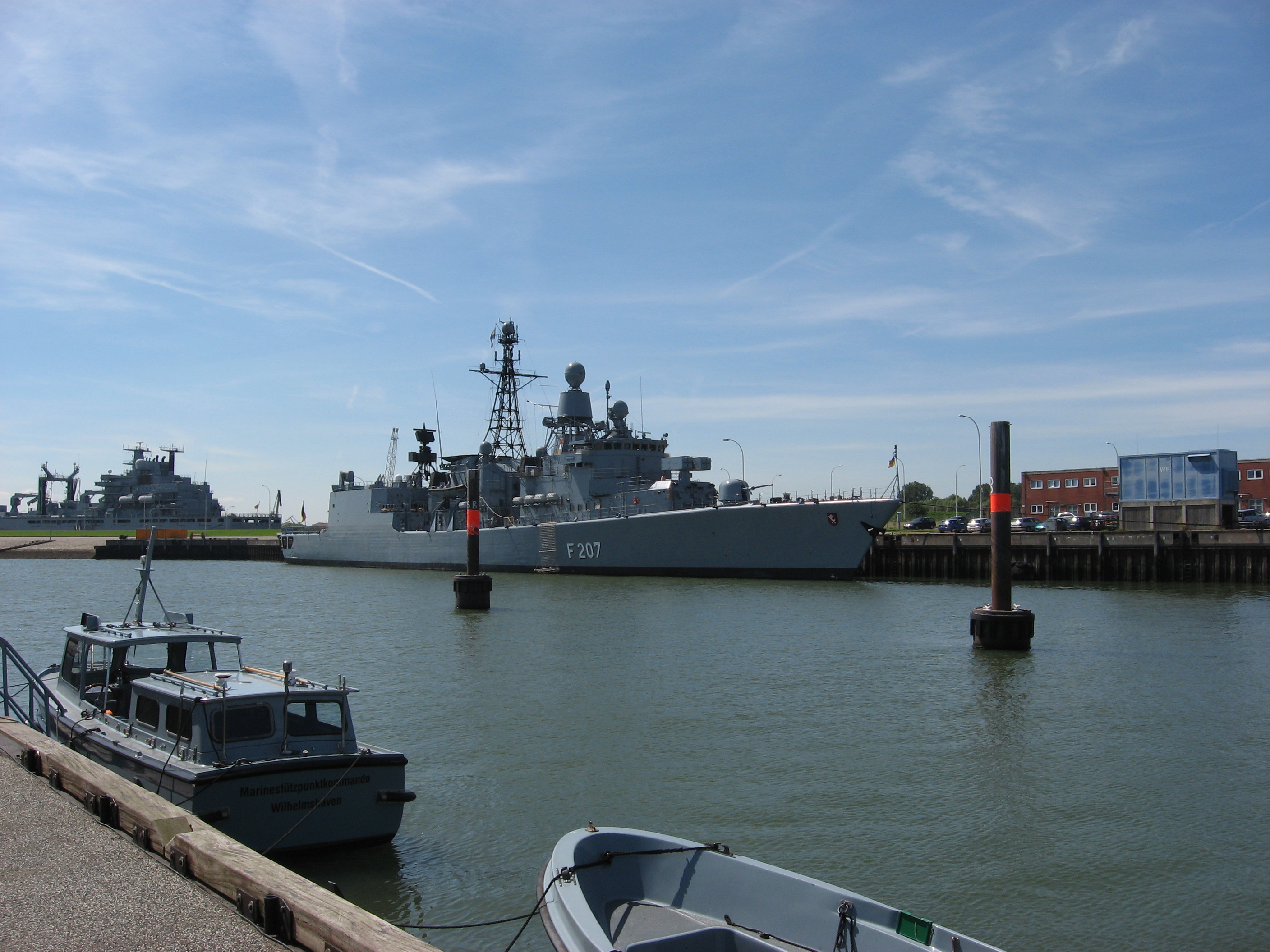 Tag der offenen Tür Marine Wilhelmshaven 30.07.08: Fregatte Bremen Typ 122 im Marinehafen